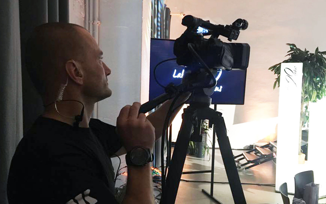Video, skaņas un gaismas iekārtu noma | skatuvestehnika.lv